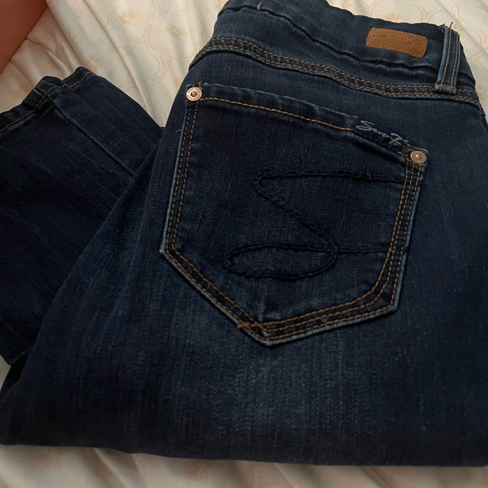 Very cute softly worn just a couple times sz 4
